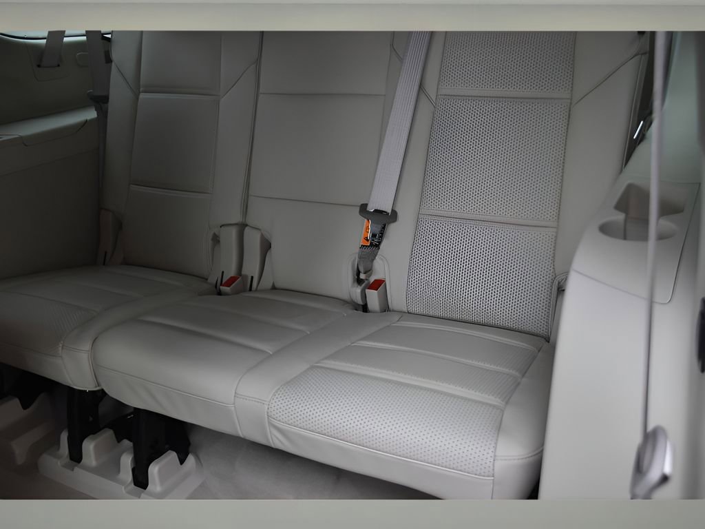 Certified 2026 Cadillac Escalade ESV Platinum Luxury w/ LPO, Radiant Package image 18