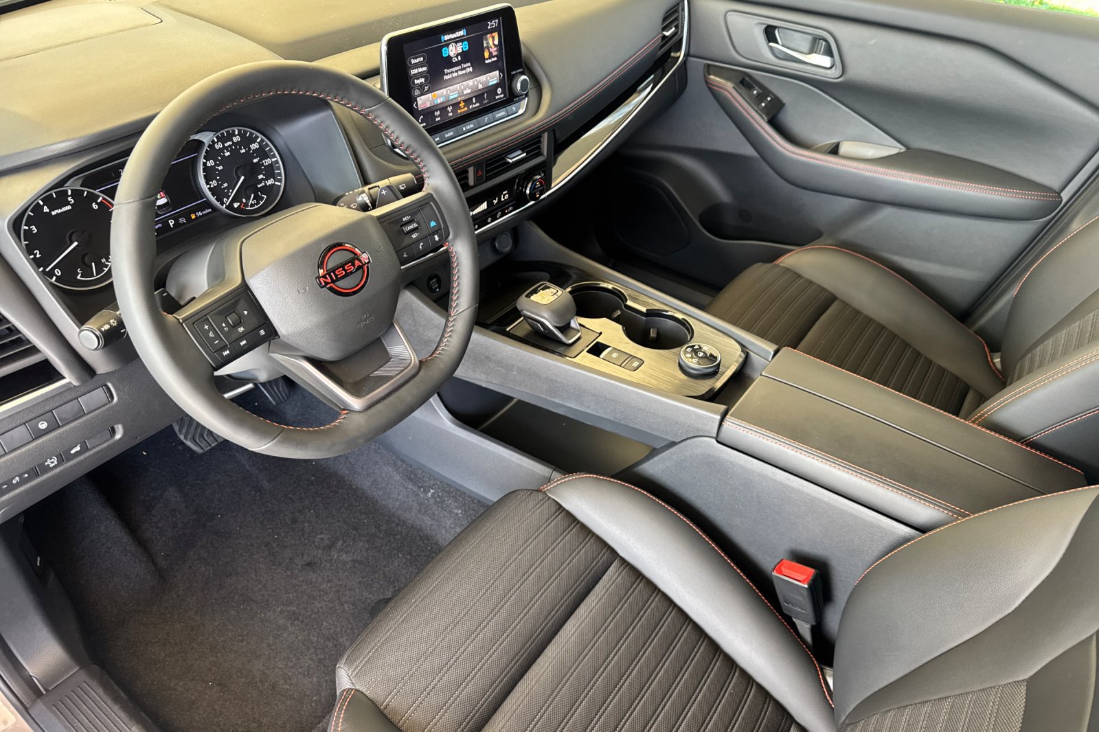 Certified 2025 Nissan Rogue SV AWD/4WD image 10