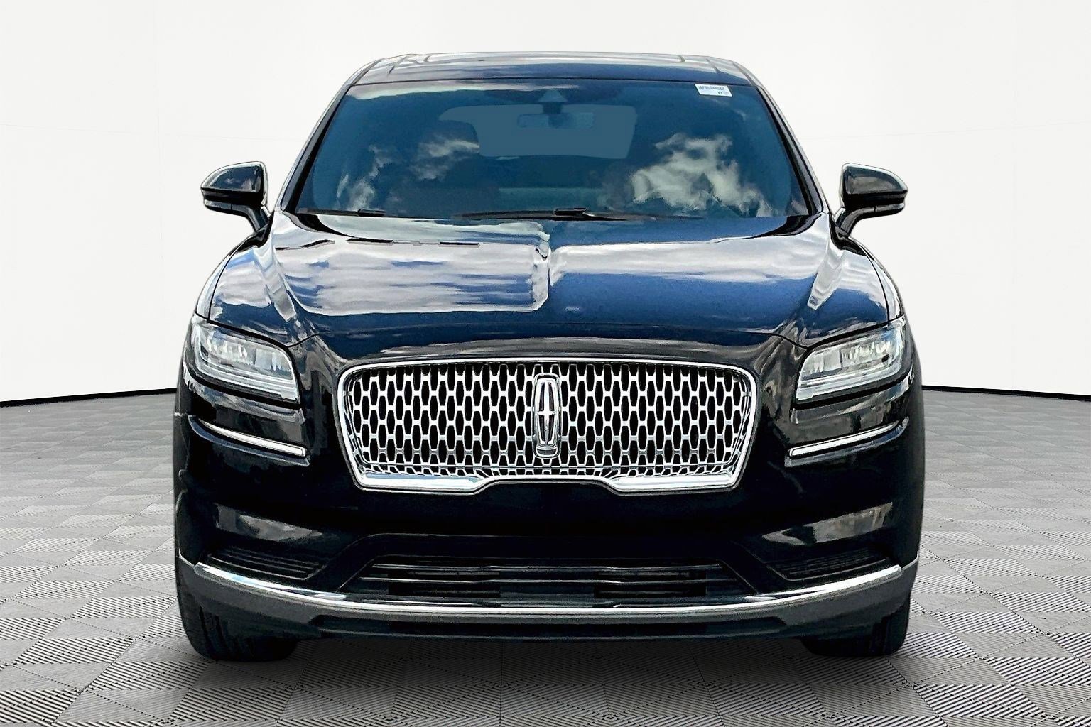 Used 2023 Lincoln Nautilus Reserve AWD/4WD image 2