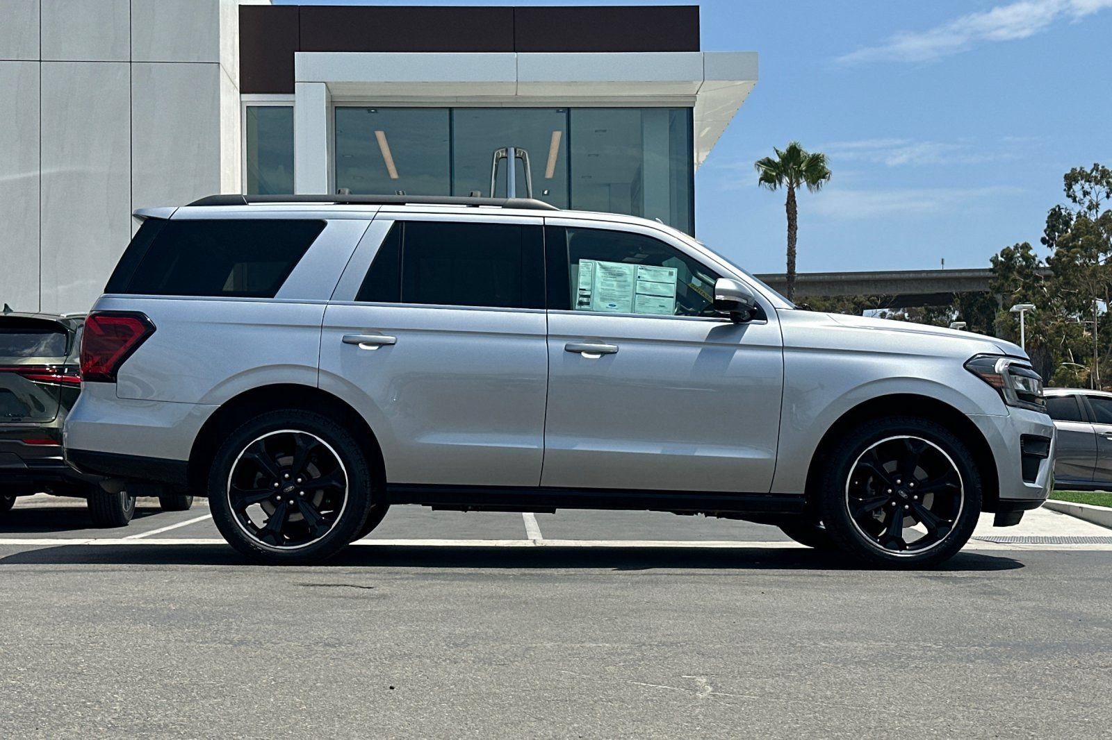 Certified 2022 Ford Expedition Limited AWD/4WD image 2