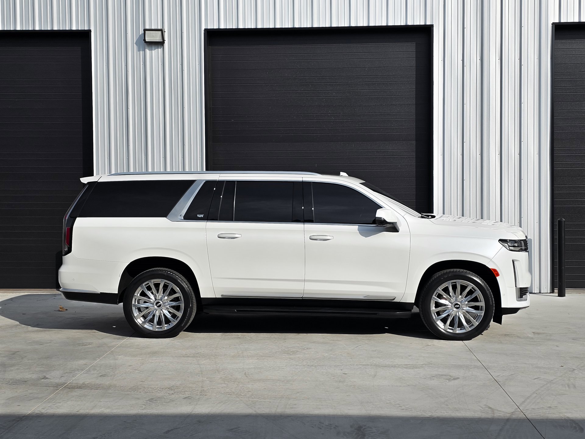 Used 2022 Cadillac Escalade ESV Premium Luxury w/ LPO, Floor Liner Package image 10