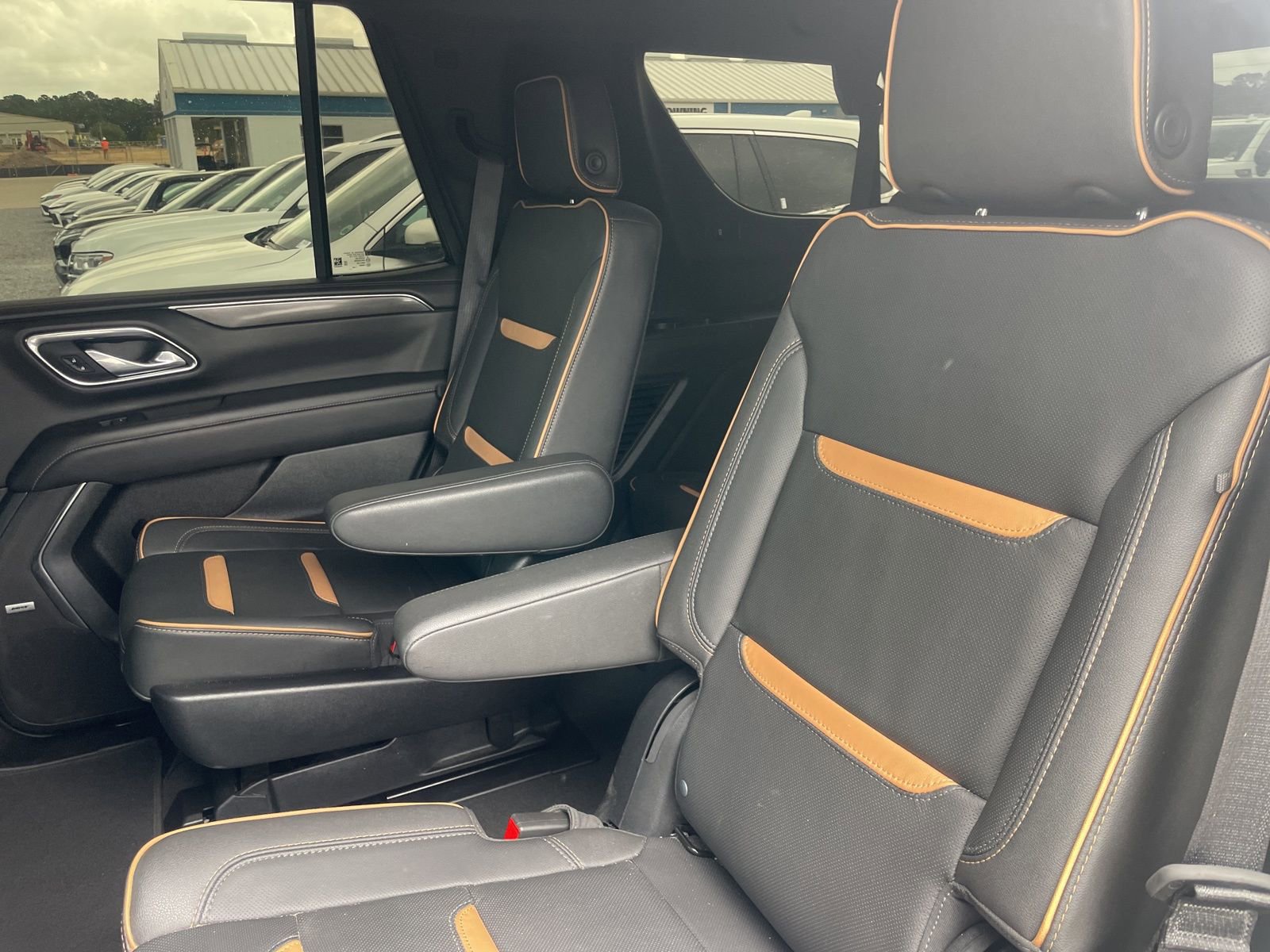 Used 2024 GMC Yukon AT4 w/ AT4 Premium Plus Package AWD/4WD image 12