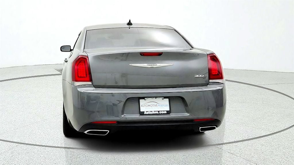 Used 2019 Chrysler 300 S RWD image 6