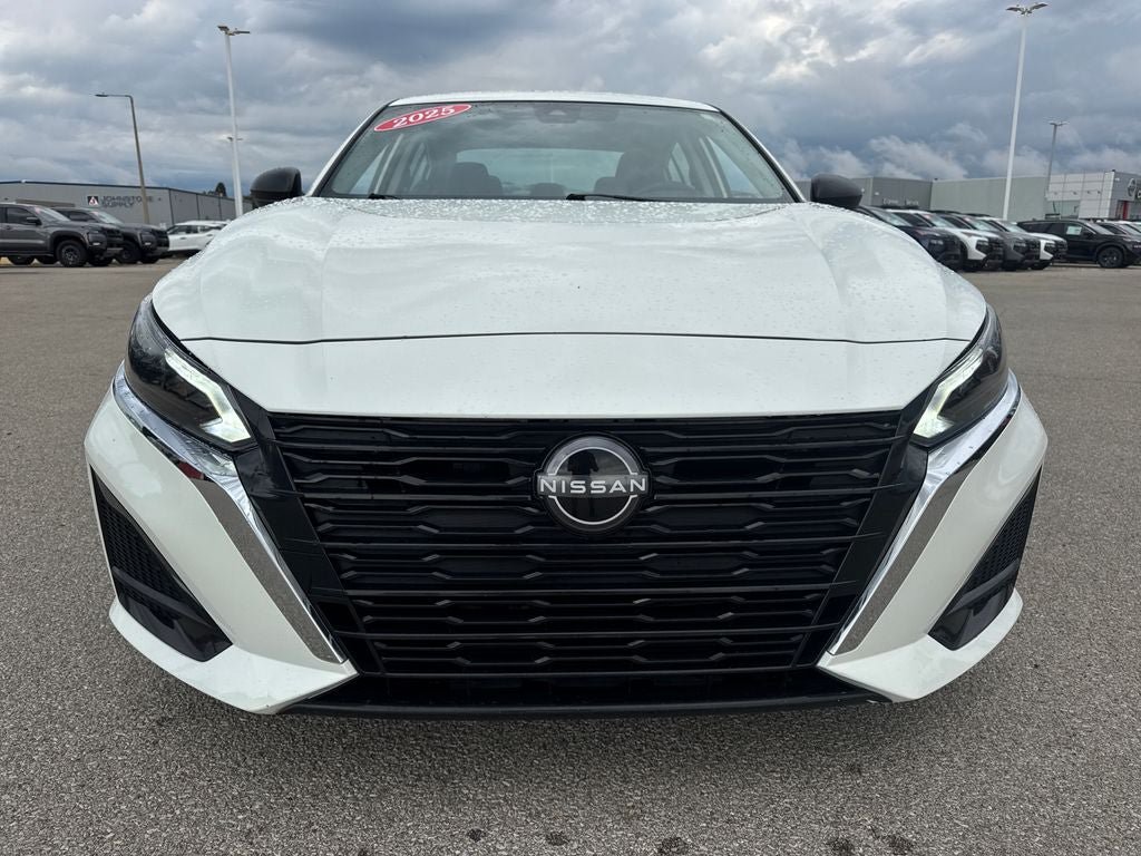 Used 2025 Nissan Altima 2.5 SV FWD image 9