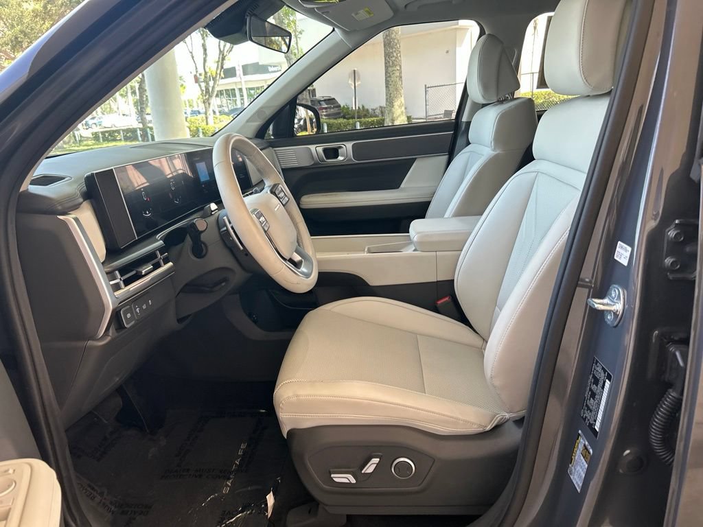 Used 2025 Hyundai Santa Fe SEL FWD image 6