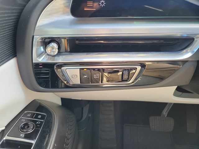 Used 2024 Cadillac Lyriq Luxury RWD image 25