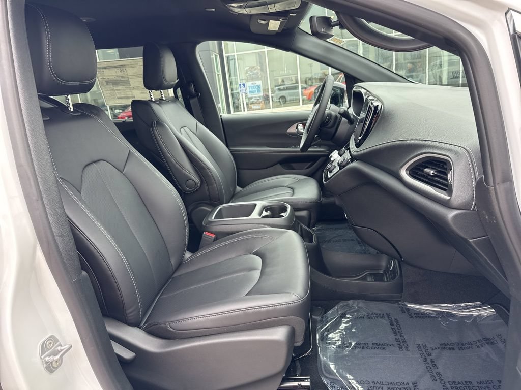 New 2026 Chrysler Pacifica Select AWD/4WD image 28