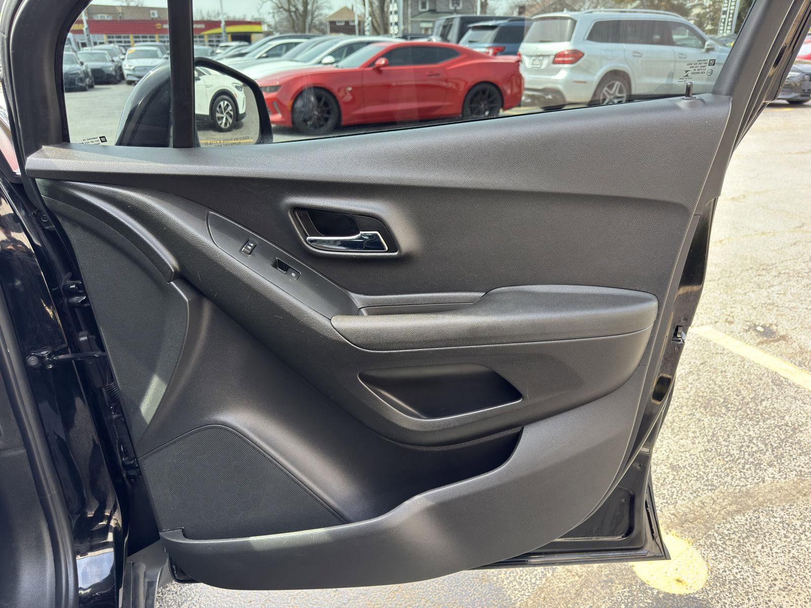 Used 2019 Chevrolet Trax LT w/ LT Convenience Package AWD/4WD image 35