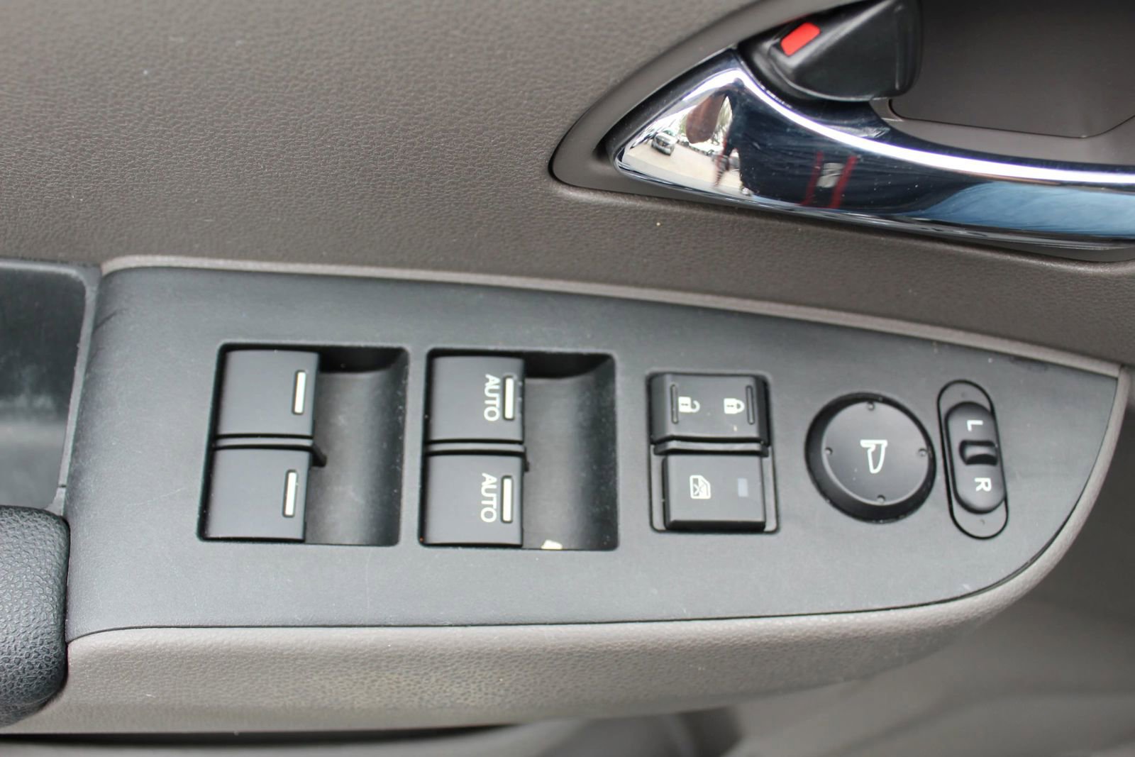Used 2015 Honda Odyssey EX-L image 32