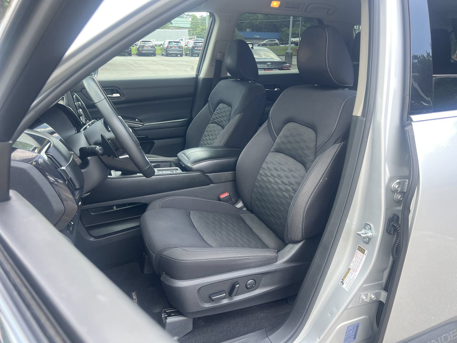 Used 2022 Nissan Pathfinder SV FWD image 14
