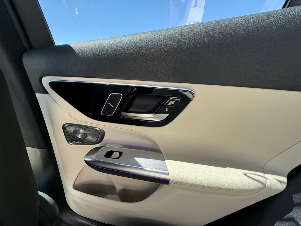 Used 2025 Mercedes-Benz GLC 300 image 13