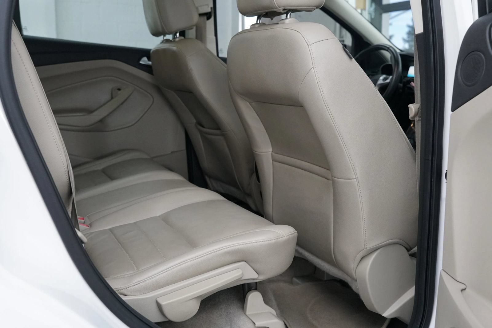 Used 2015 Ford Escape Titanium w/ Equipment Group 301A FWD image 32
