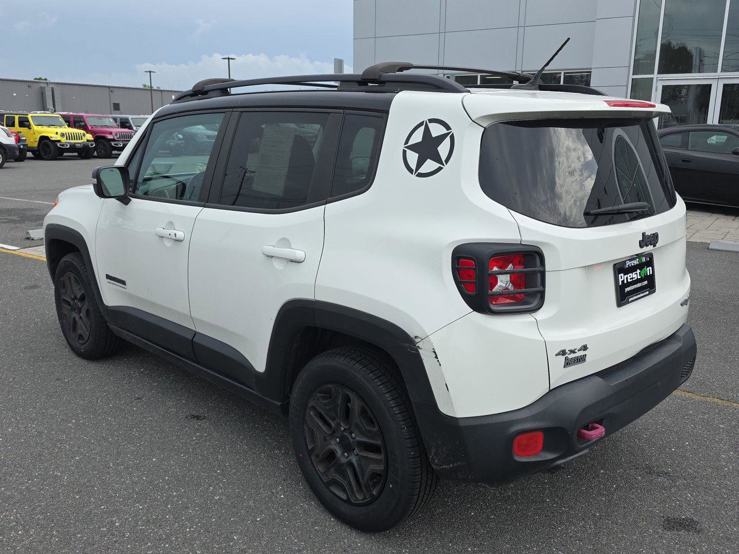 Used 2017 Jeep Renegade Trailhawk AWD/4WD image 9
