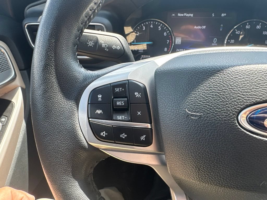 Used 2023 Ford Explorer Limited w/ Equipment Group 301A AWD/4WD image 18