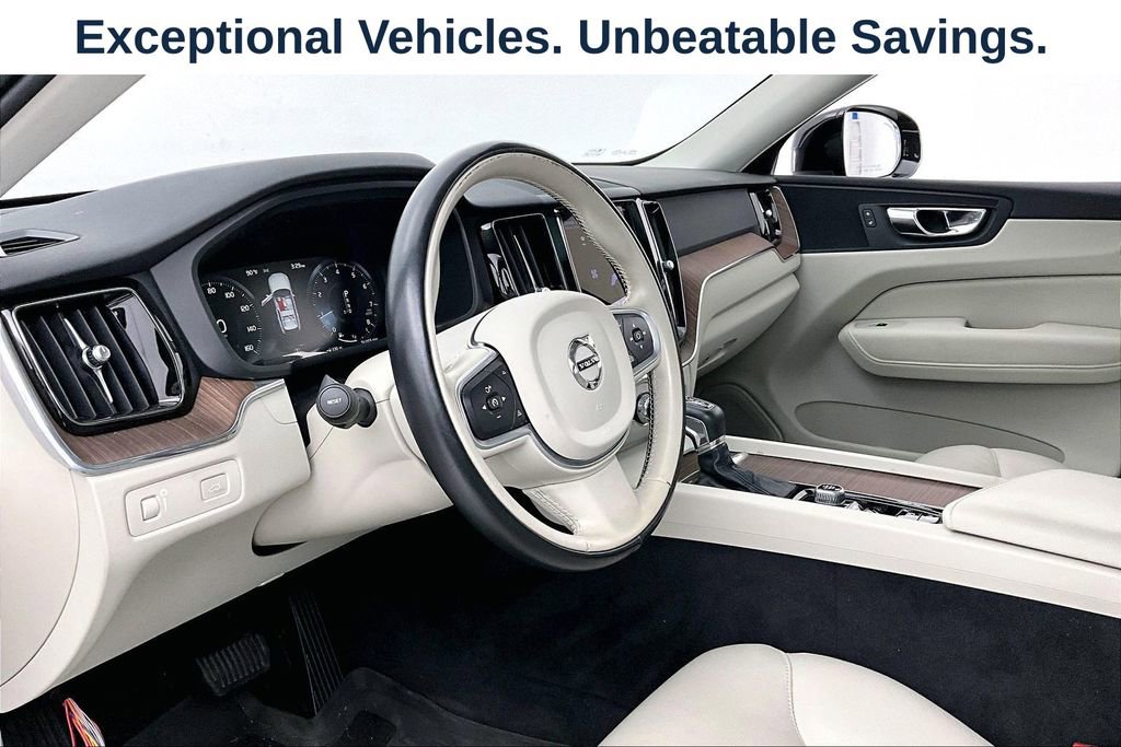 Used 2021 Volvo XC60 T5 Momentum w/ Protection Package Premier AWD/4WD image 11