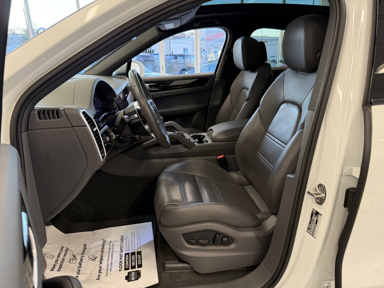 Used 2023 Porsche Cayenne Platinum Edition AWD/4WD image 29