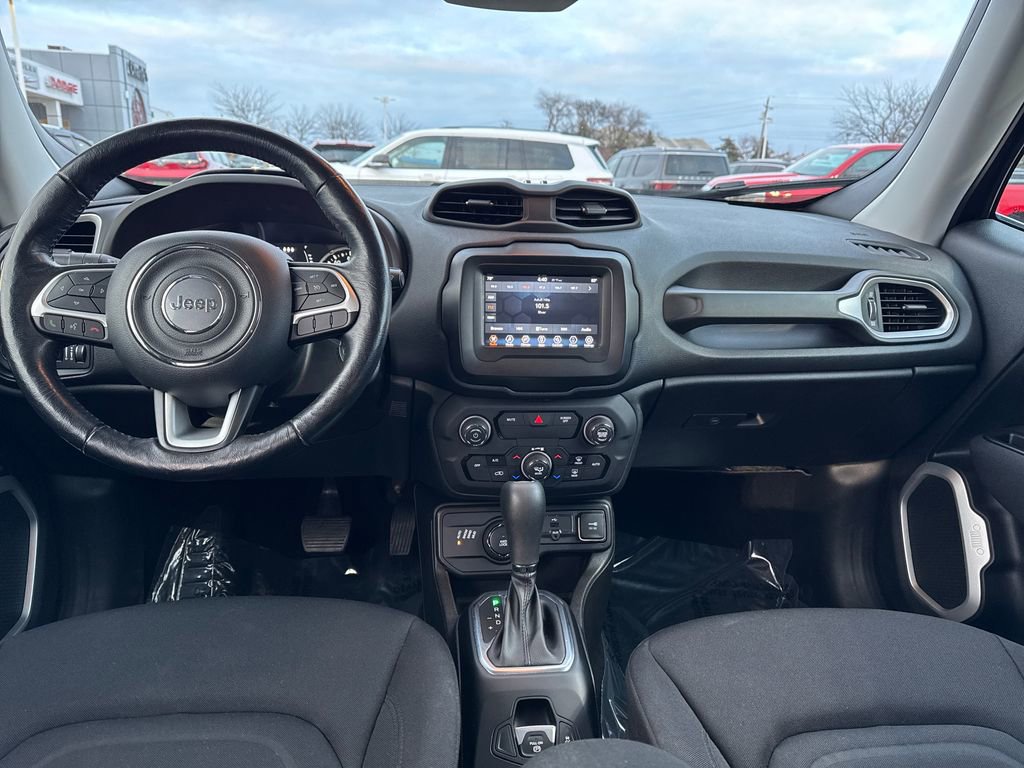 Certified 2019 Jeep Renegade Latitude w/ Cold Weather Group image 15