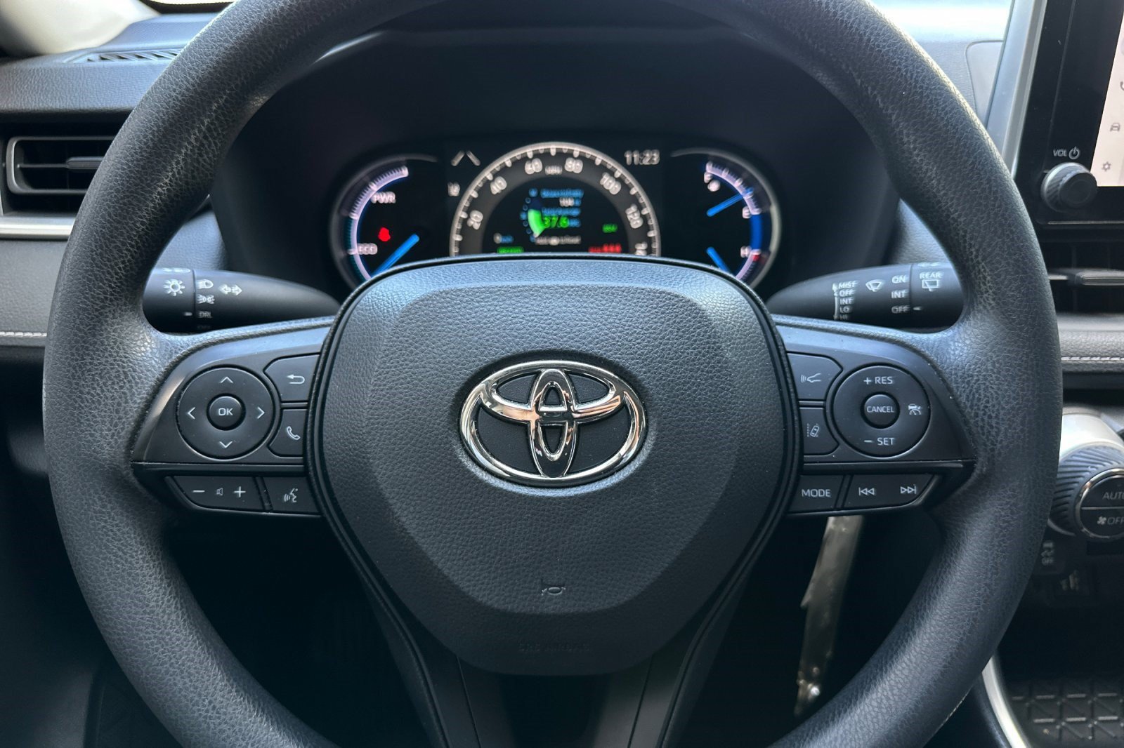 Used 2025 Toyota RAV4 LE AWD/4WD image 11