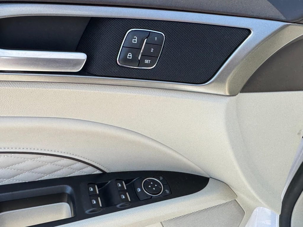 Used 2018 Ford Fusion Platinum FWD image 16