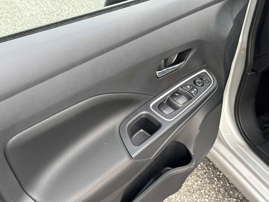 New 2025 Nissan Versa SR w/ Trunk Package FWD image 15