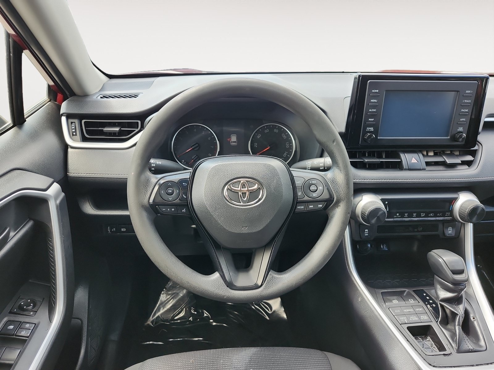 Used 2019 Toyota RAV4 LE AWD/4WD image 12