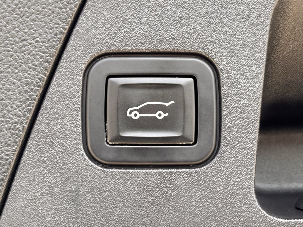 Used 2017 Buick Envision Essence w/ LPO, Hit The Road Package FWD image 28