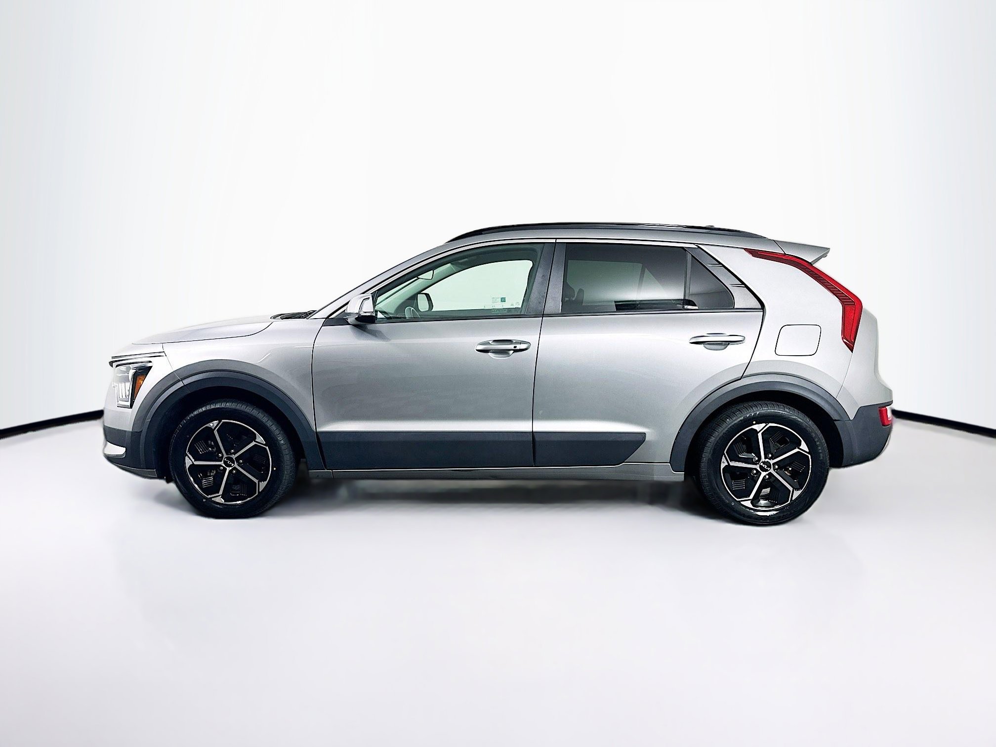 Used 2023 Kia Niro EX image 4