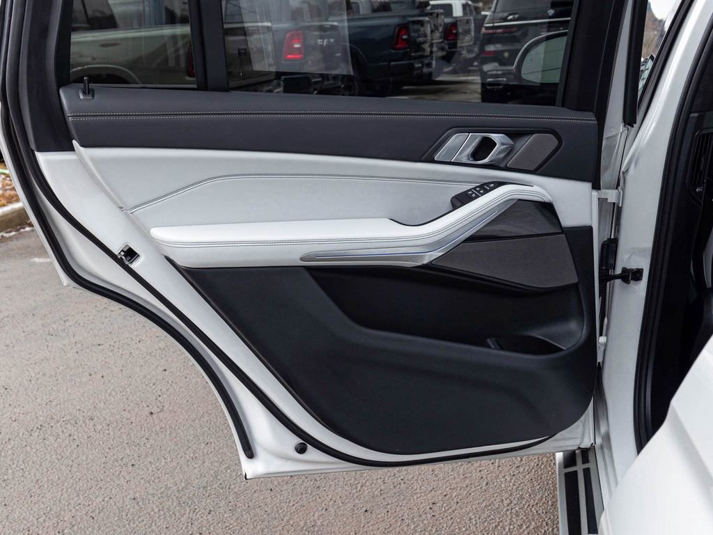 Used 2026 BMW X7 xDrive40i AWD/4WD image 14