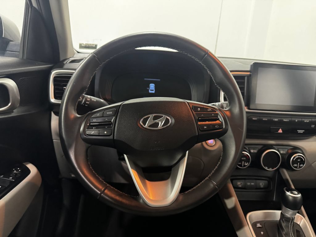 Used 2025 Hyundai Venue SEL FWD image 4