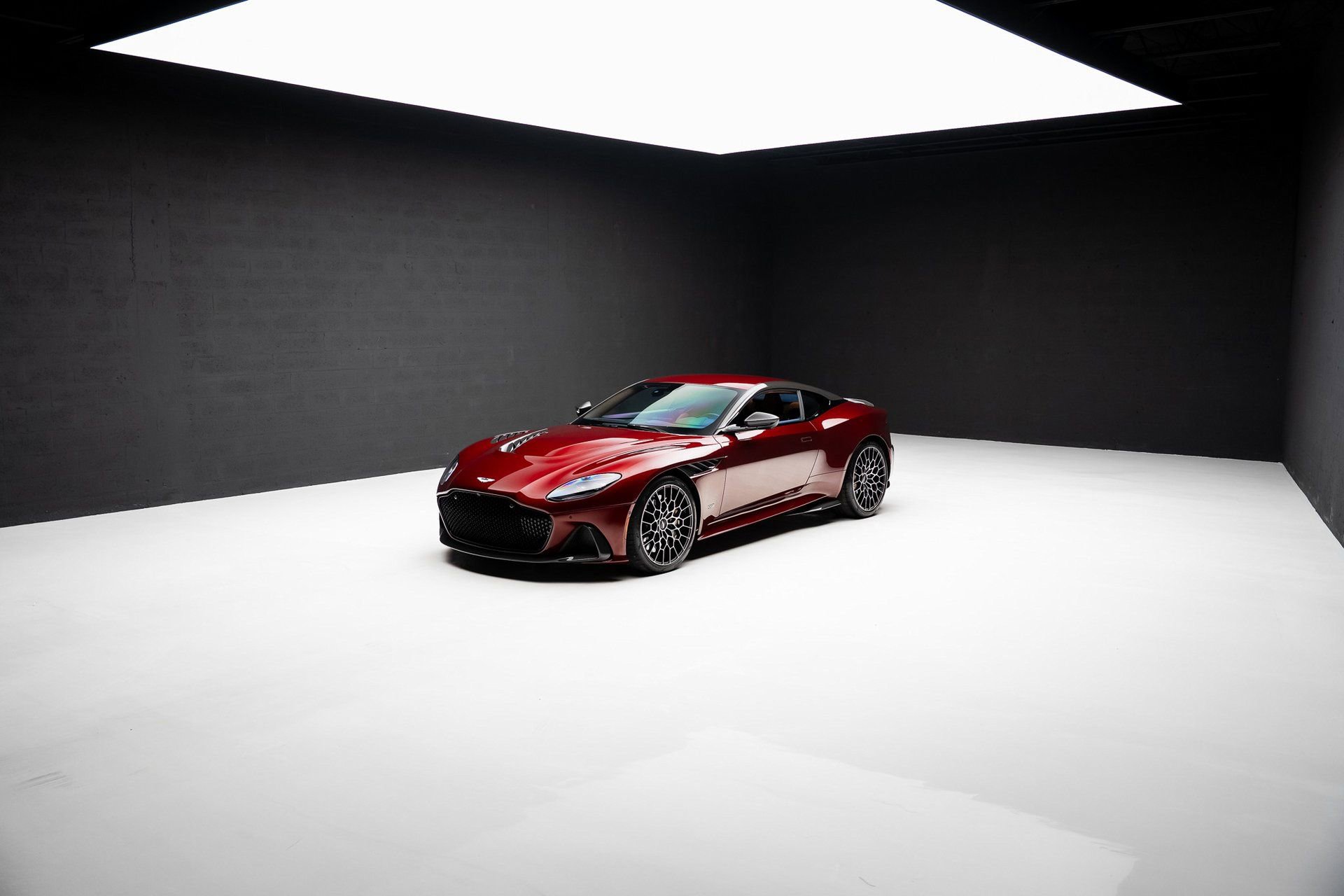 Used 2023 Aston Martin DBS Coupe image 86