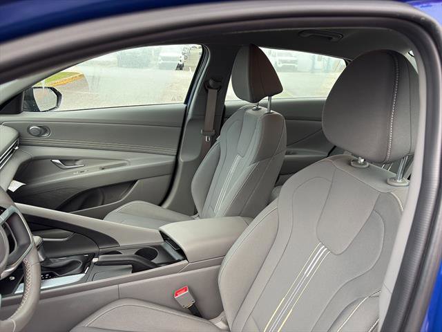 Used 2025 Hyundai Elantra Sport FWD image 13
