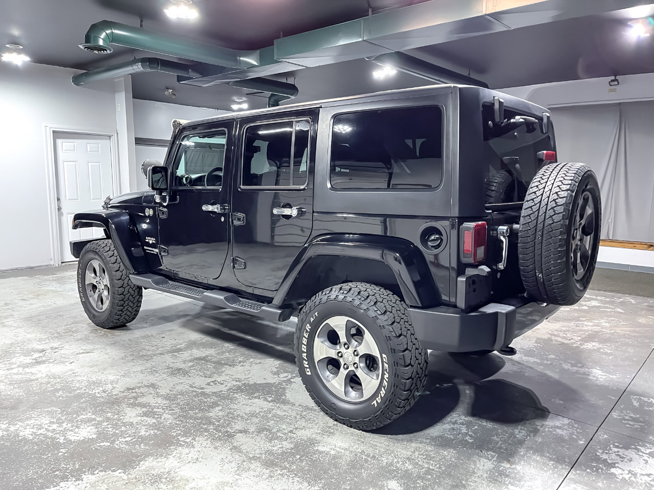 Used 2018 Jeep Wrangler Unlimited Sahara image 6