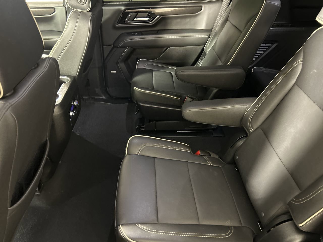 Used 2025 GMC Yukon Elevation image 23