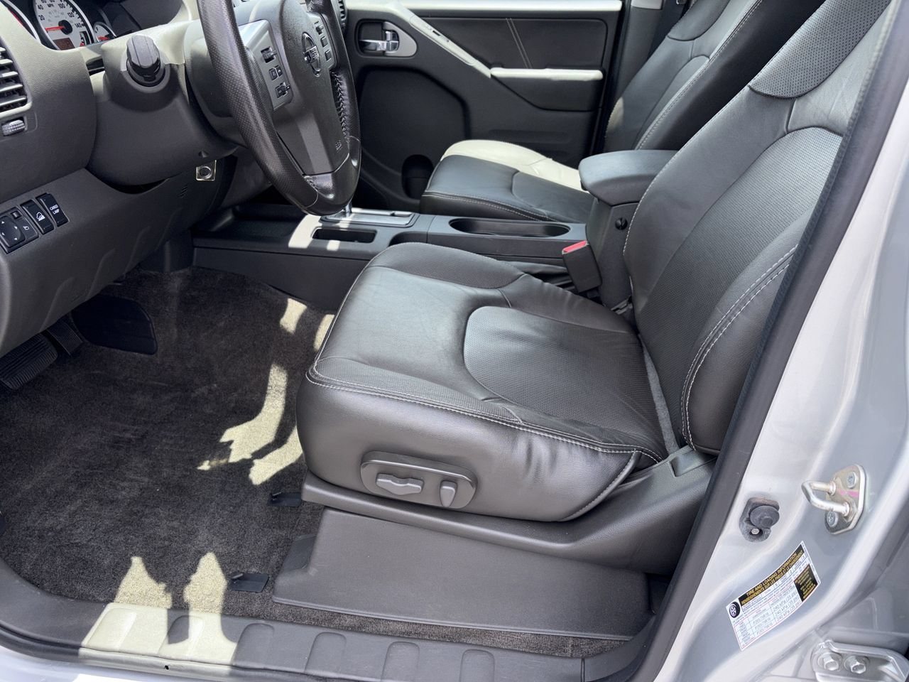 Used 2017 Nissan Frontier PRO-4X w/ Pro-4x Luxury Package AWD/4WD image 27