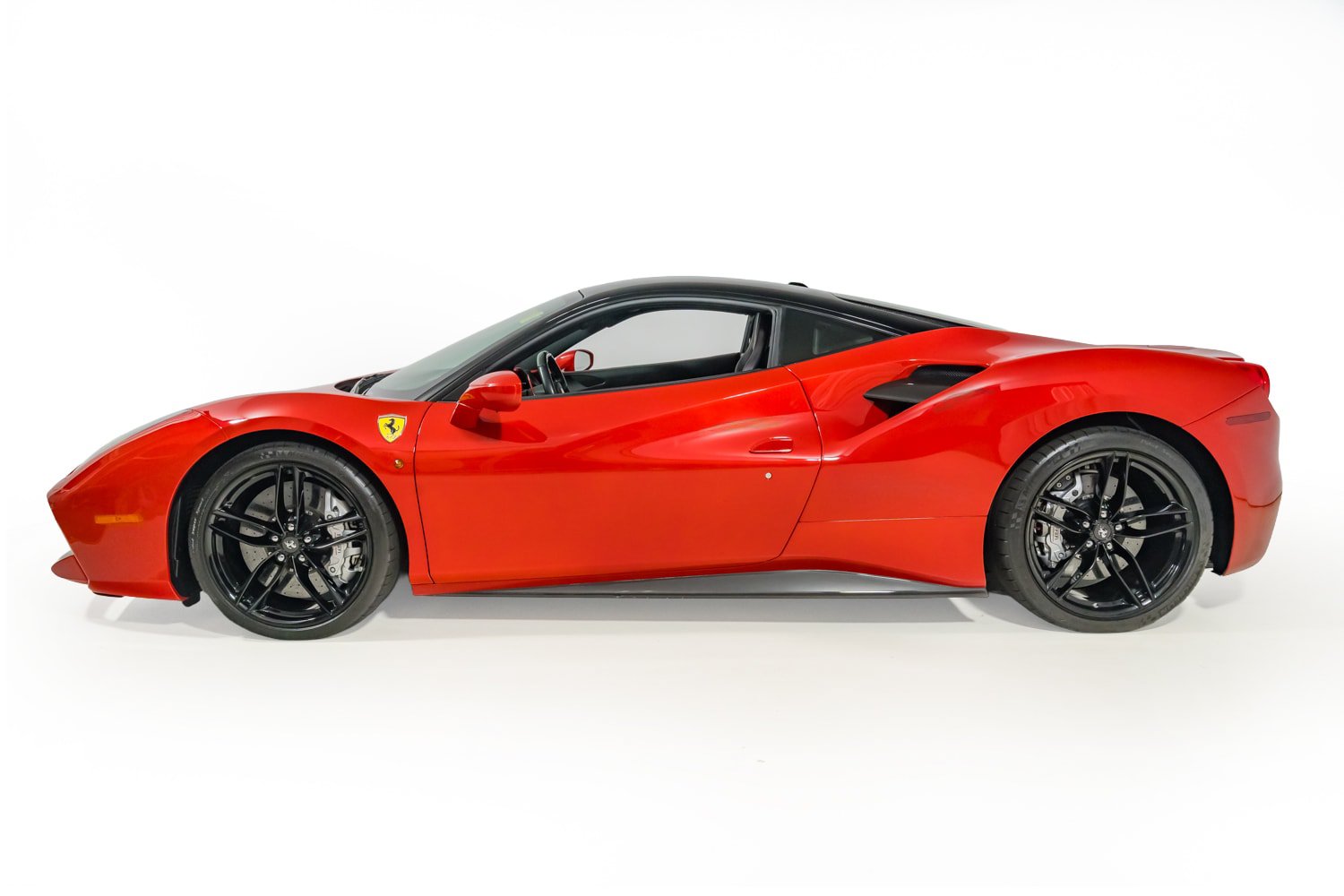 Used 2018 Ferrari 488 GTB RWD image 3