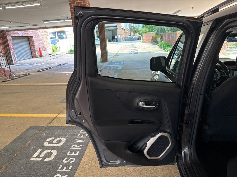 Used 2017 Jeep Renegade Latitude AWD/4WD image 11