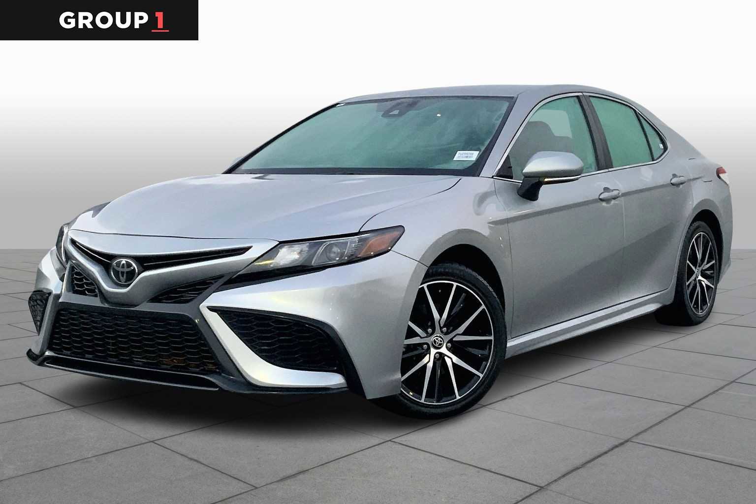 Used 2023 Toyota Camry SE image 1