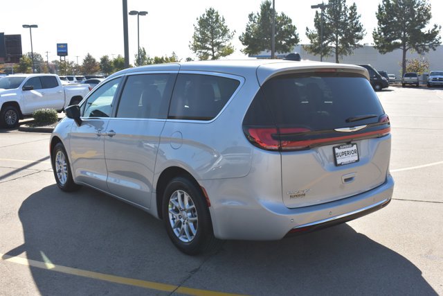 New 2026 Chrysler Pacifica Select image 8