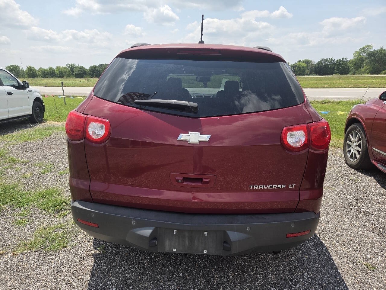 Used 2010 Chevrolet Traverse LT w/ Personal Connectivity Package FWD image 4