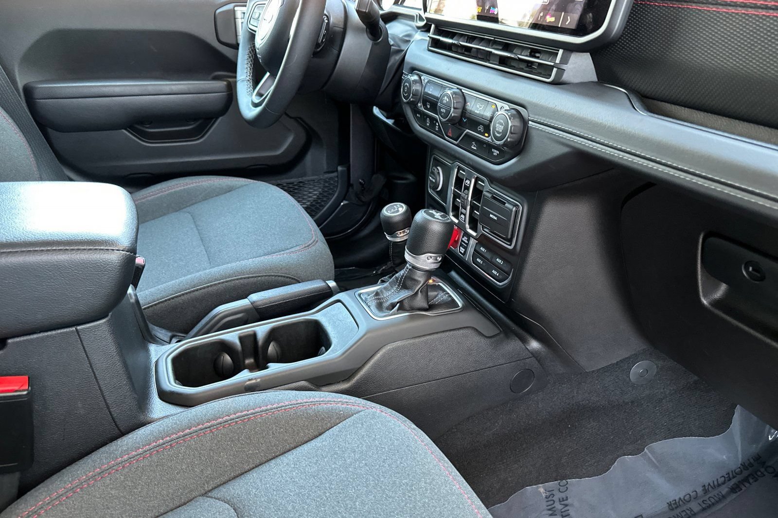 Used 2025 Jeep Wrangler Unlimited Rubicon AWD/4WD image 16