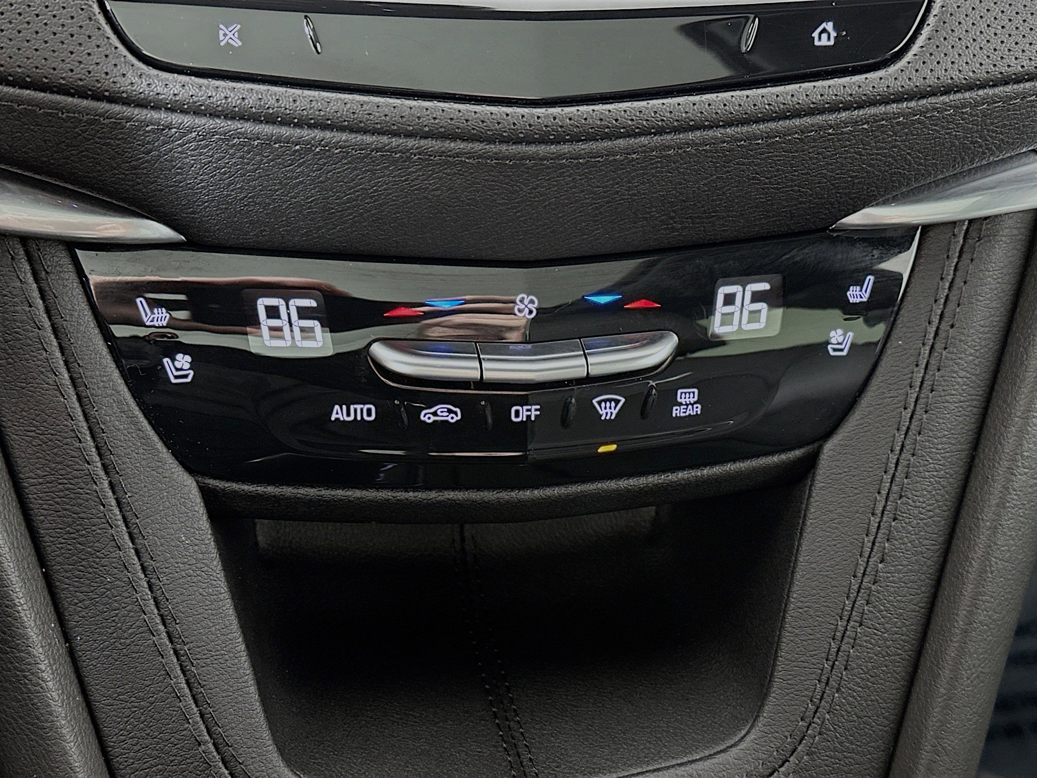 Used 2024 Cadillac XT5 Premium Luxury w/ Technology Package image 16