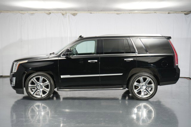Used 2020 Cadillac Escalade Luxury image 2
