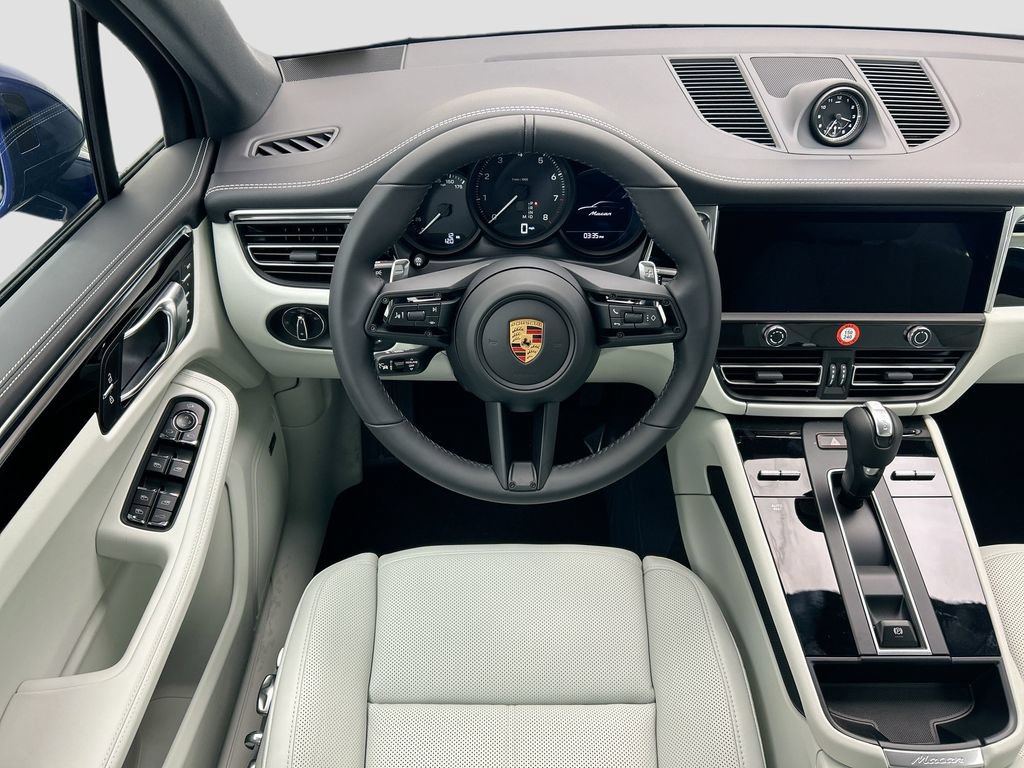 Used 2026 Porsche Macan AWD/4WD image 13