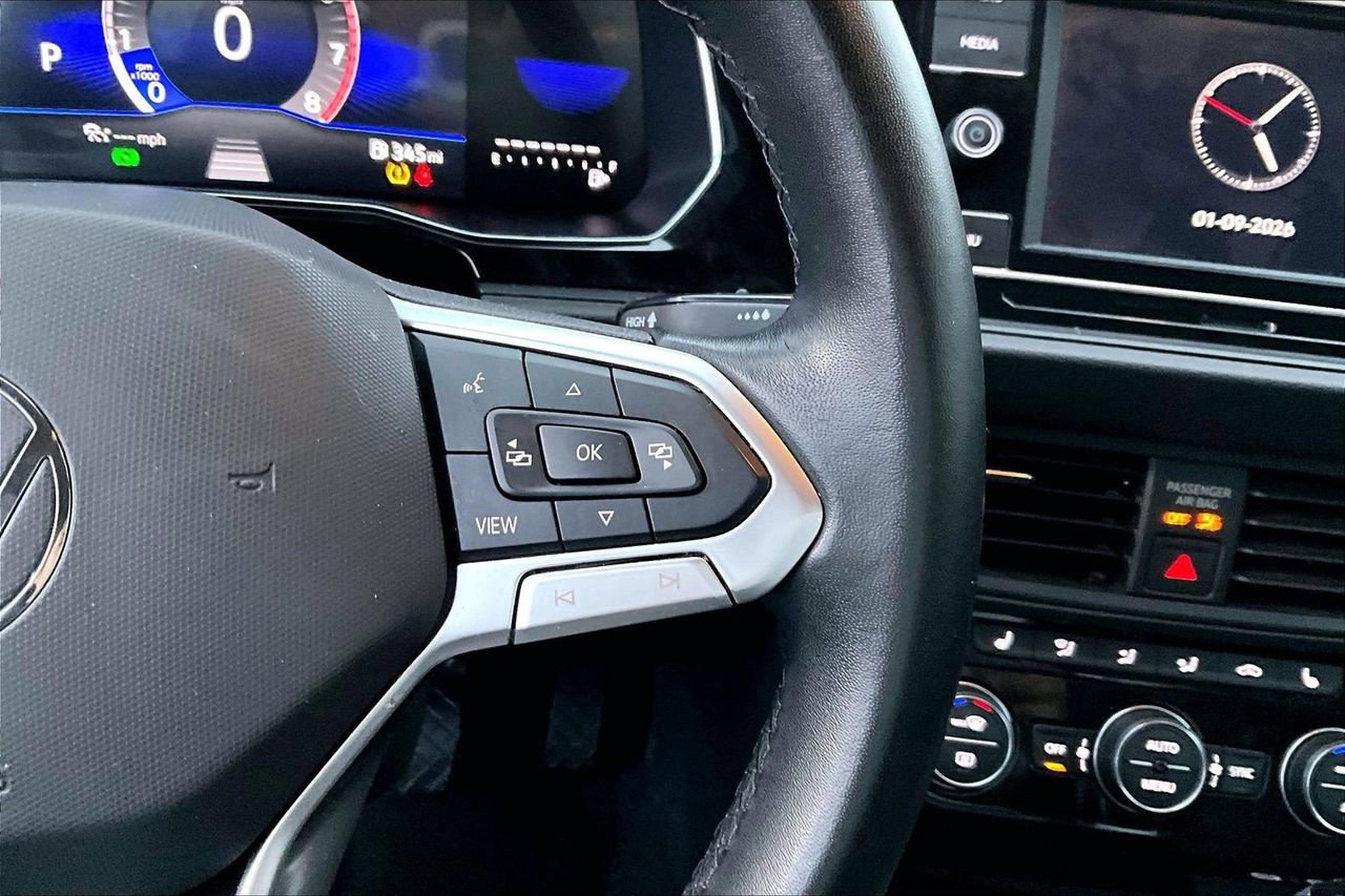 Used 2024 Volkswagen Jetta SE image 27