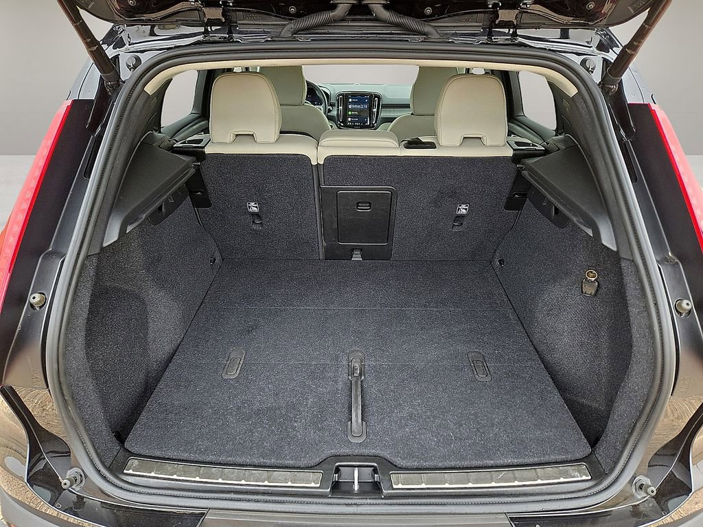 Used 2024 Volvo XC40 B5 Plus AWD/4WD image 13