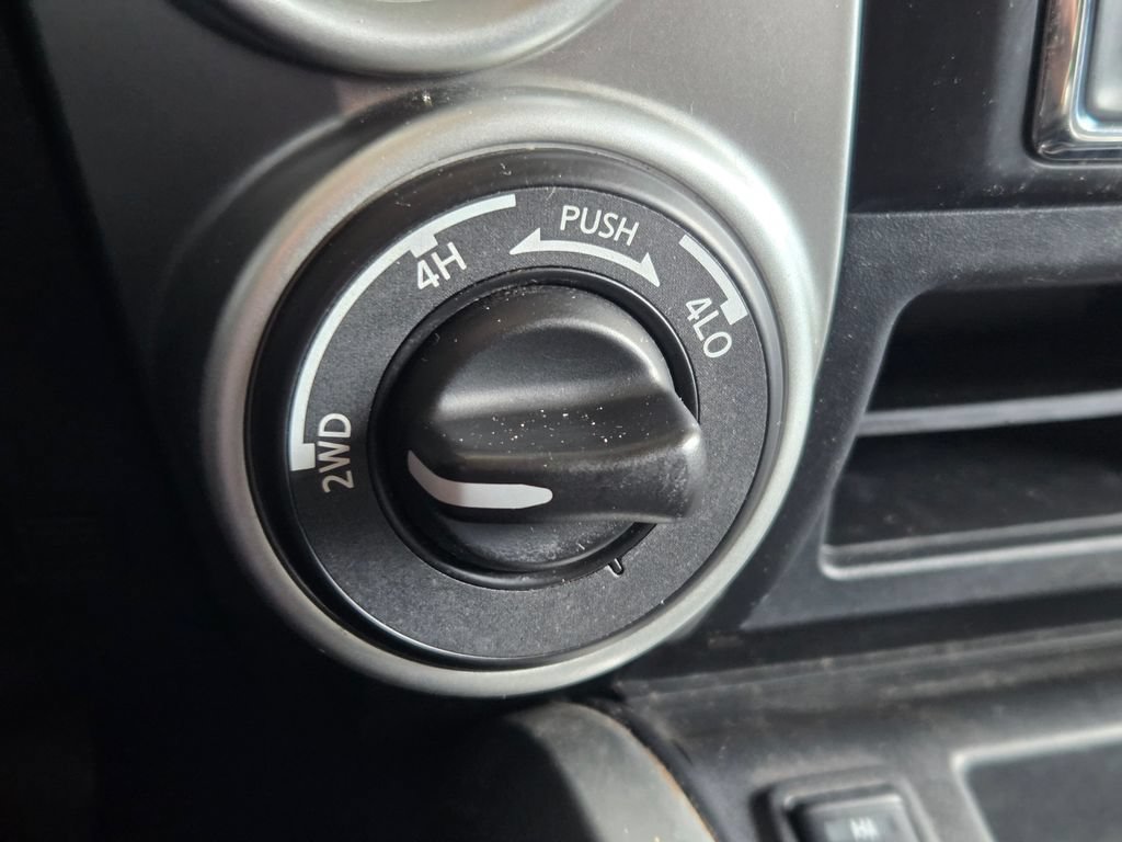 Used 2017 Nissan Titan SL AWD/4WD image 10