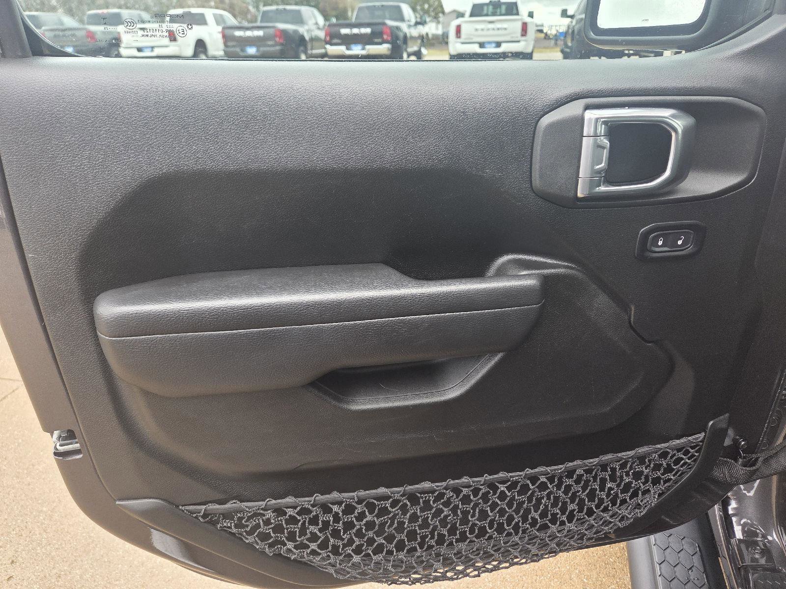 Used 2025 Jeep Wrangler Sport image 43