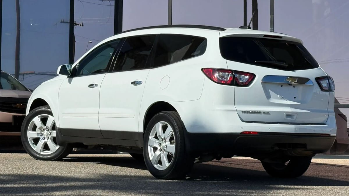 Used 2017 Chevrolet Traverse LT w/ Style and Technology Package AWD/4WD image 7
