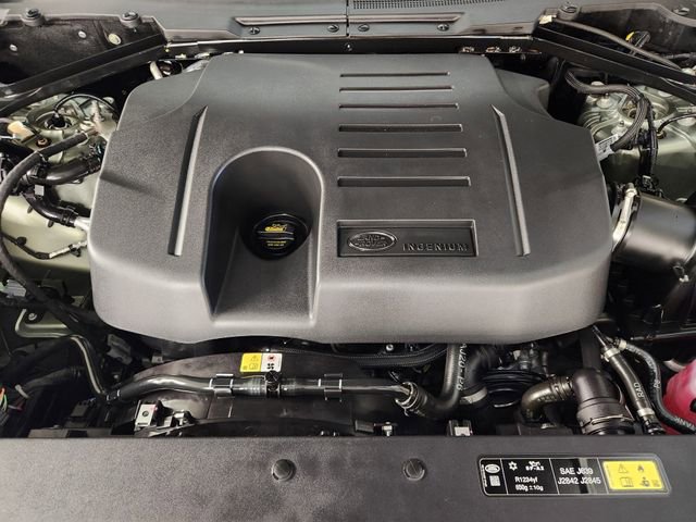 Used 2025 Land Rover Defender 110 X image 32