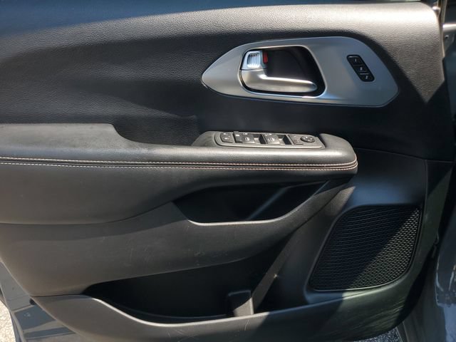 Certified 2020 Chrysler Pacifica Touring-L w/ S Appearance Package FWD image 21